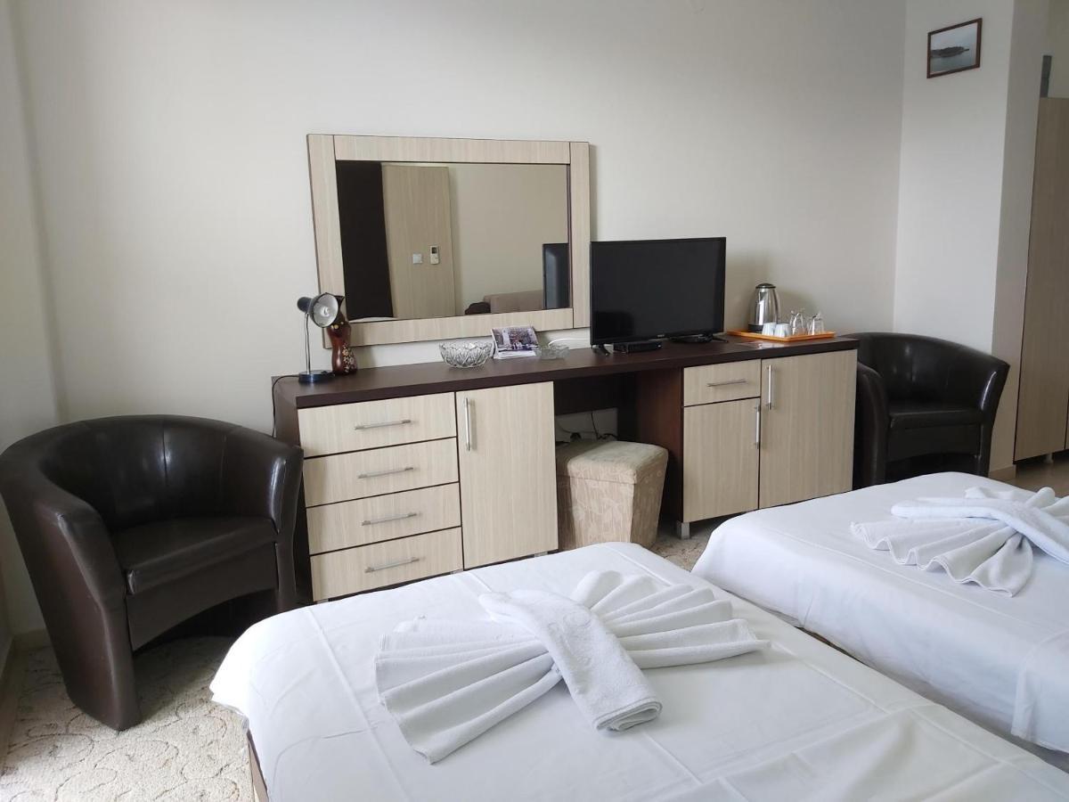 Hotel Zan Ulcinj Esterno foto