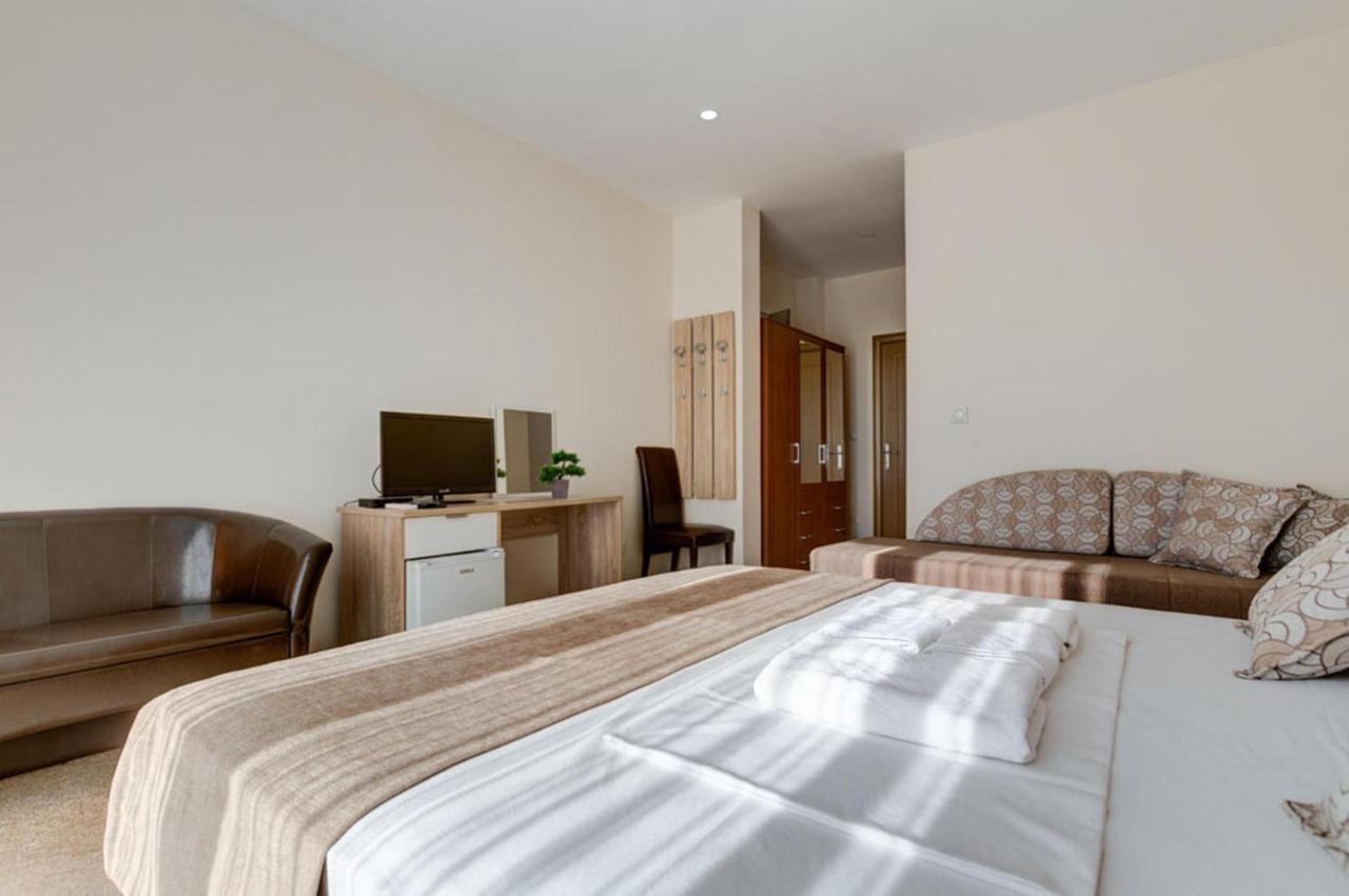 Hotel Zan Ulcinj Esterno foto