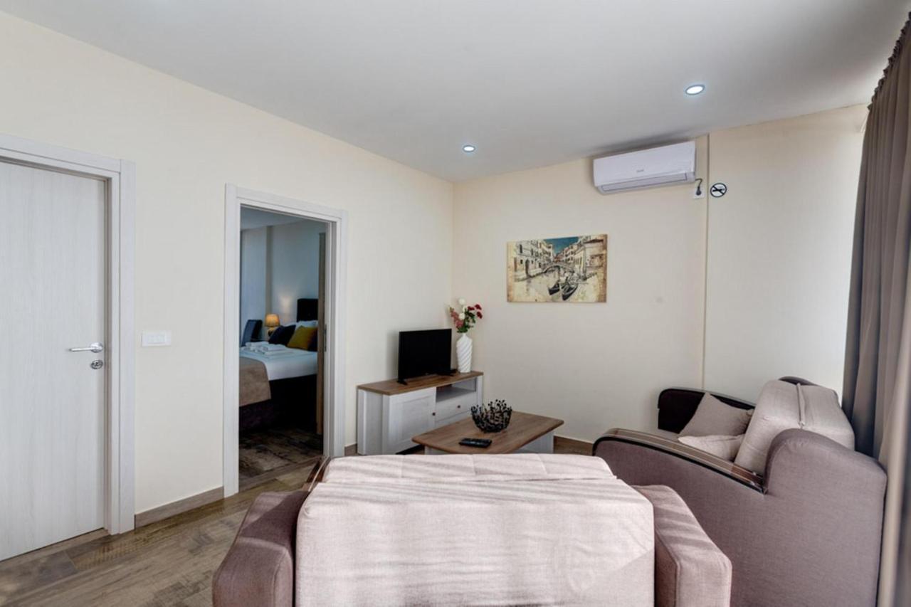 Hotel Zan Ulcinj Esterno foto
