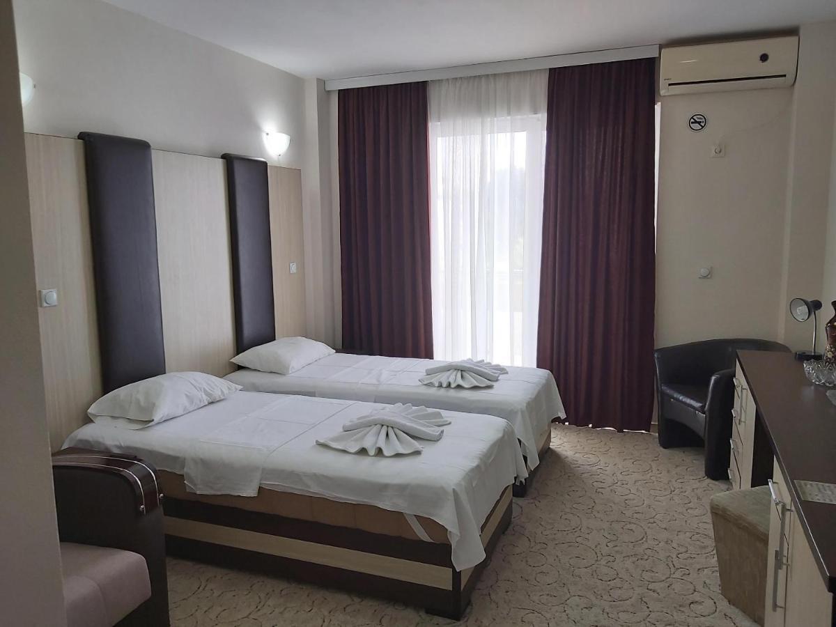 Hotel Zan Ulcinj Esterno foto
