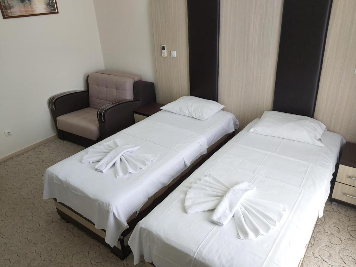 Hotel Zan Ulcinj Esterno foto