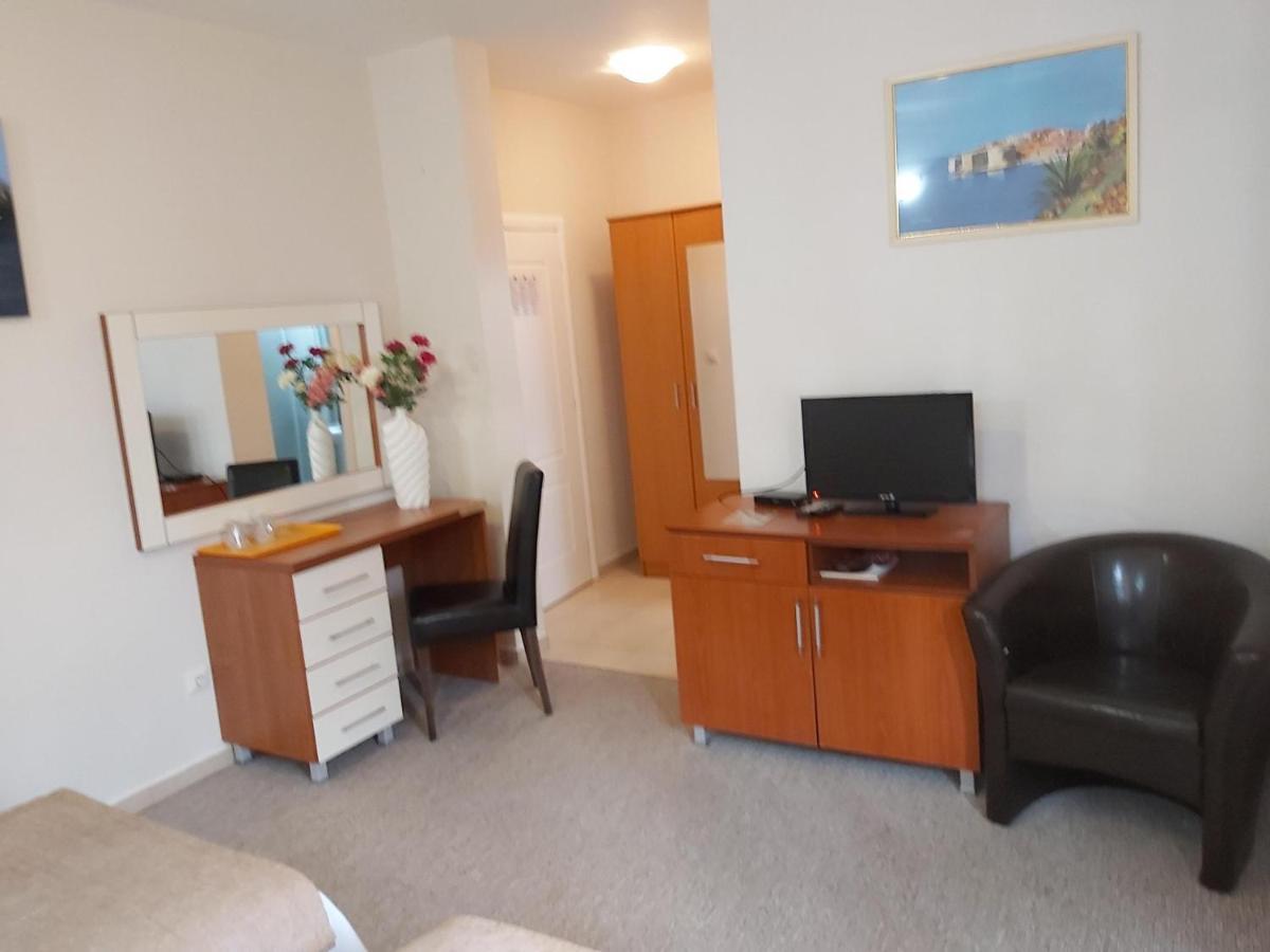 Hotel Zan Ulcinj Esterno foto