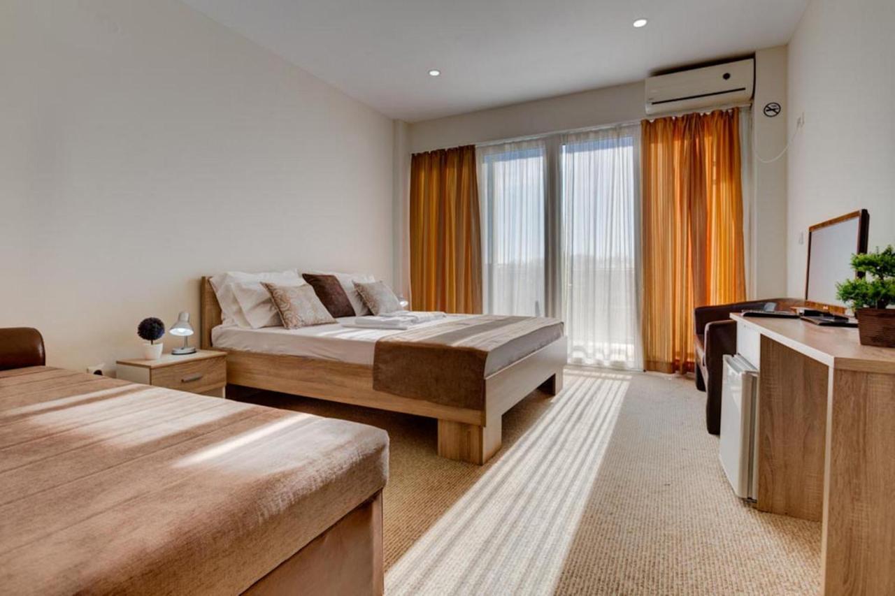 Hotel Zan Ulcinj Esterno foto