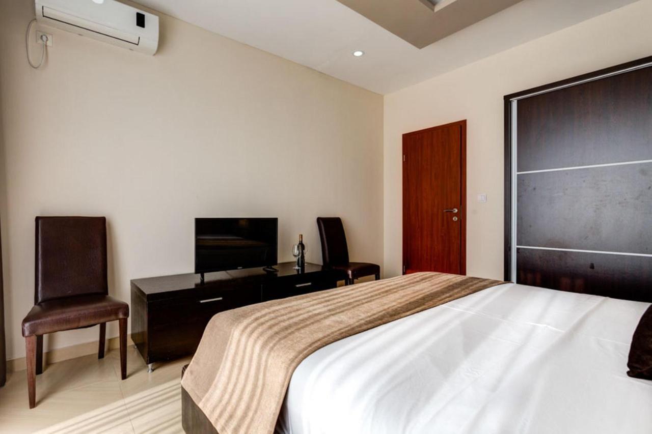 Hotel Zan Ulcinj Esterno foto